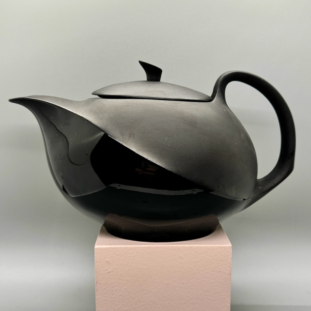 EUC Rare Vintage 1984 Black Basalt Shape #225 Wedgewood Made In England Teapot